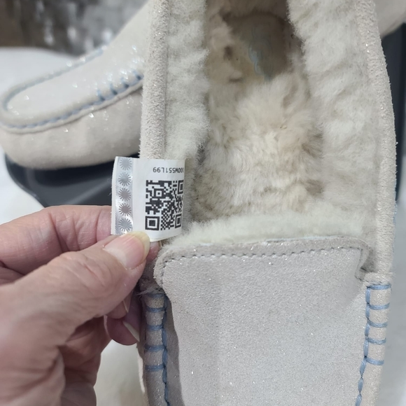 UGG I do Moccasins US 6 EUR 37 - Picture 6 of 9